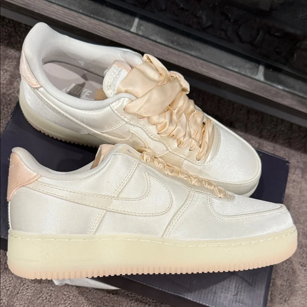 Nike WMNS Air Force 1 sneakers in Satin Color Sail-Barely Orange RARE Size 9! - Picture 2 of 16